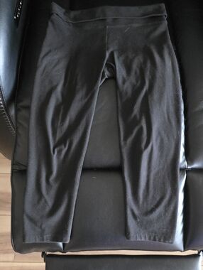 Victoria's Secret Solid Black Cropped Leggings